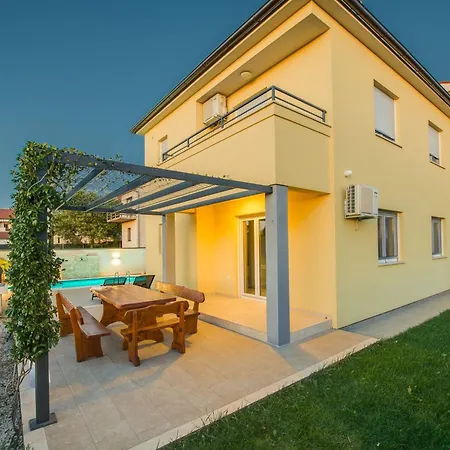 Дом отдыха Cera Fuer 8 Personen In By Interhome Пула