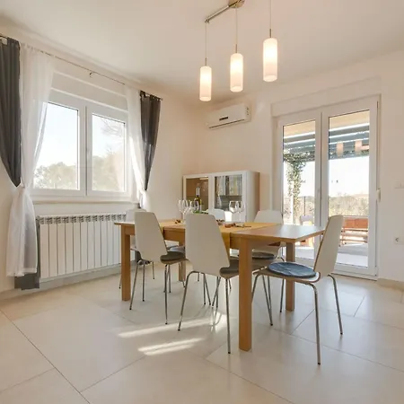 Cera Fuer 8 Personen In By Interhome * Pula