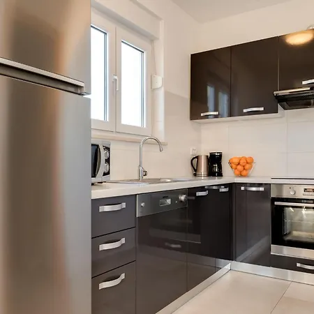 Cera Fuer 8 Personen In By Interhome * Пула