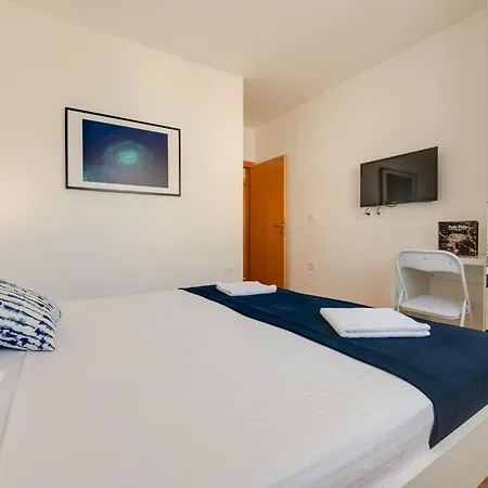 Cera Fuer 8 Personen In By Interhome Vakantiehuis